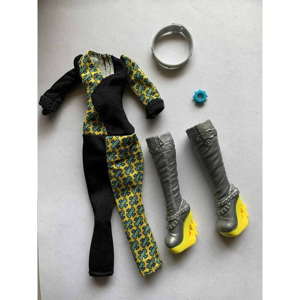 Monster High Freaky Fusion Frankie Stein Clothes Shoes Accessories.